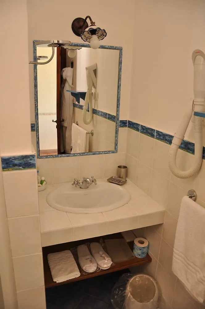 Principe Di Salina Boutique Hotel Мальфа